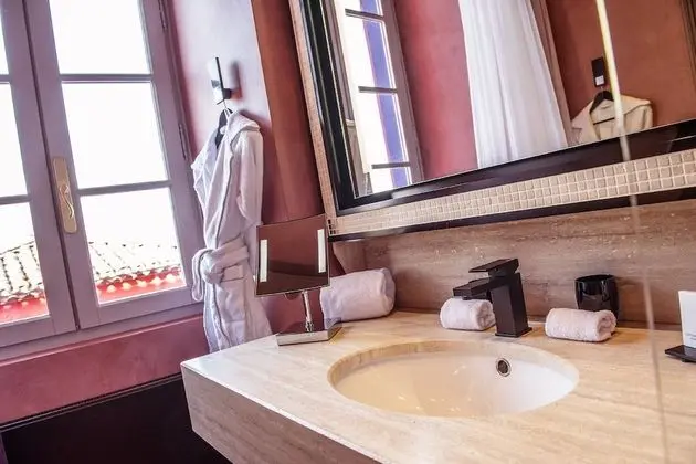 Classic Tek Büyük veya İki Ayrı Yataklı Oda