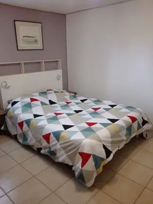Basic Tek Büyük Yataklı Oda, 1 Çift Kişilik Yatak, Buzdolabı ve Mikrodalga