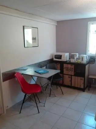 Basic Tek Büyük Yataklı Oda, 1 Çift Kişilik Yatak, Buzdolabı ve Mikrodalga