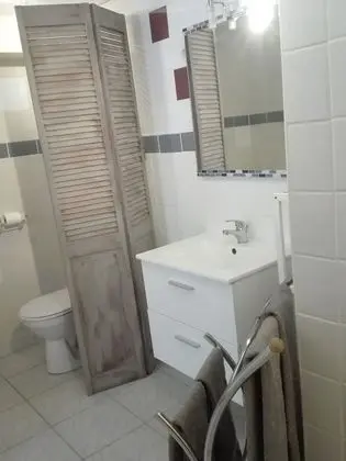 Basic Tek Büyük Yataklı Oda, 1 Çift Kişilik Yatak, Buzdolabı ve Mikrodalga