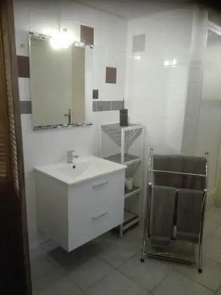 Basic Tek Büyük Yataklı Oda, 1 Çift Kişilik Yatak, Buzdolabı ve Mikrodalga