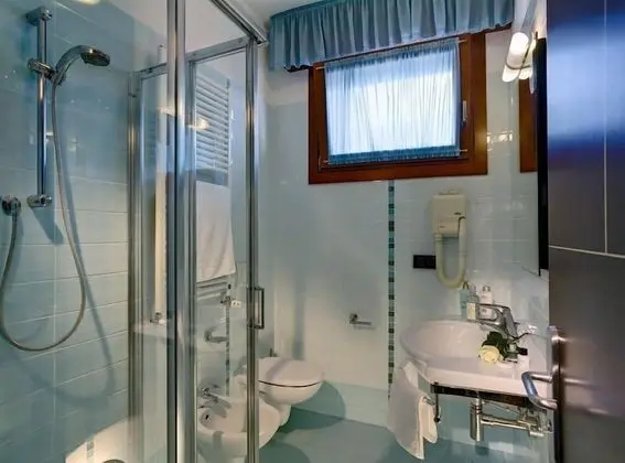 Comfort Tek Büyük veya İki Ayrı Yataklı Oda, Deniz Manzaralı