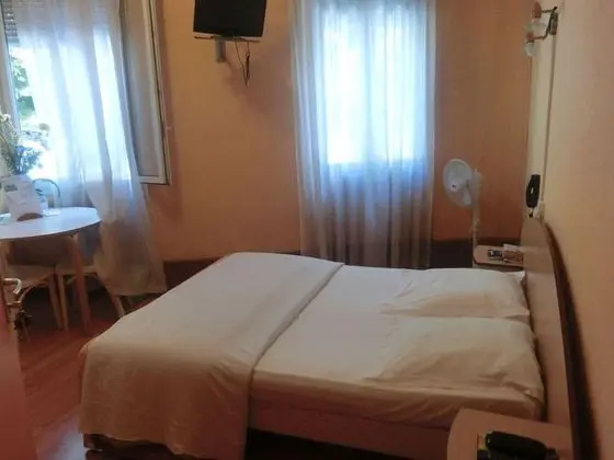 Tek Kişilik Oda, Teras