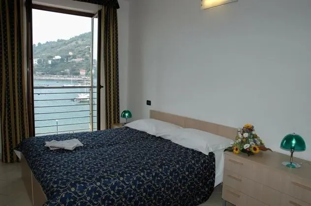 Üç Kişilik Oda