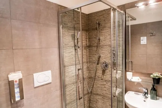 Büyük Yataklı Tek Kişilik Oda