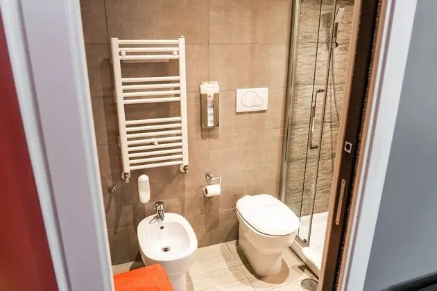 Büyük Yataklı Tek Kişilik Oda