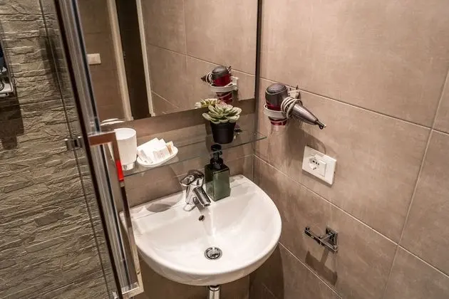 Büyük Yataklı Tek Kişilik Oda