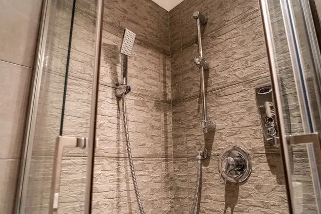 Büyük Yataklı Tek Kişilik Oda