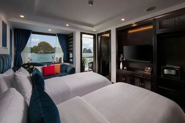 Junior Tek Büyük veya İki Ayrı Yataklı Oda, Balkon, Koy Manzaralı