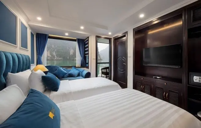 Junior Tek Büyük veya İki Ayrı Yataklı Oda, Balkon, Koy Manzaralı