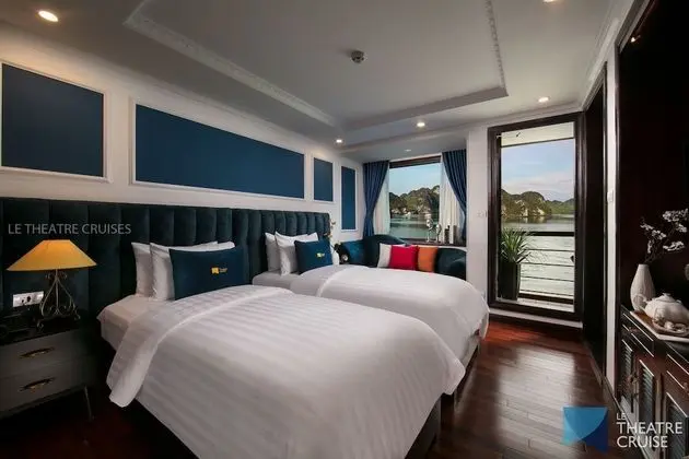 Junior Tek Büyük veya İki Ayrı Yataklı Oda, Balkon, Koy Manzaralı