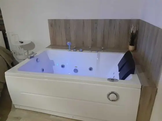 Romantic Stüdyo Süit, Jakuzi