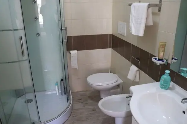 Üç Kişilik Oda, Balkon, Bahçe Manzaralı