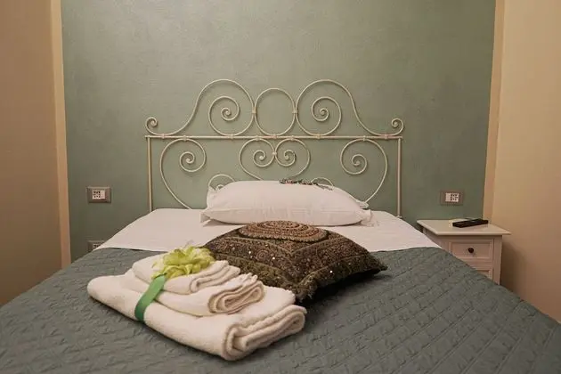 Tek Kişilik Oda, Ek Bina (Camelot)