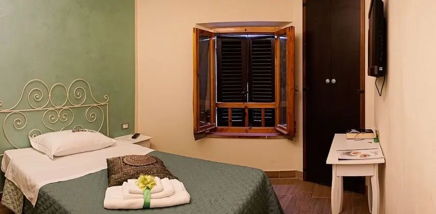 Tek Kişilik Oda, Ek Bina (Camelot)