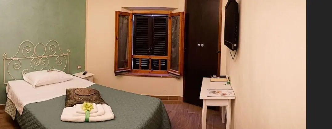 Tek Kişilik Oda, Ek Bina (Camelot)