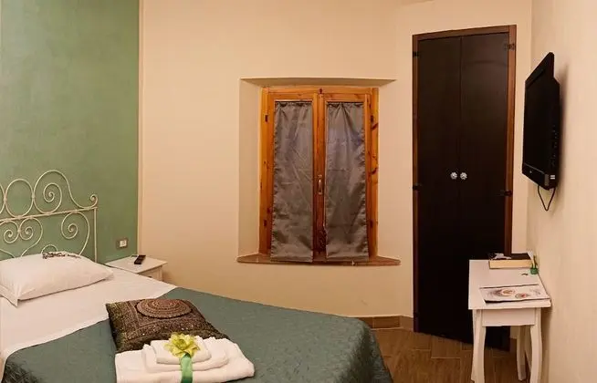 Tek Kişilik Oda, Ek Bina (Camelot)