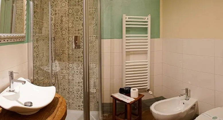 Tek Kişilik Oda, Ek Bina (Camelot)