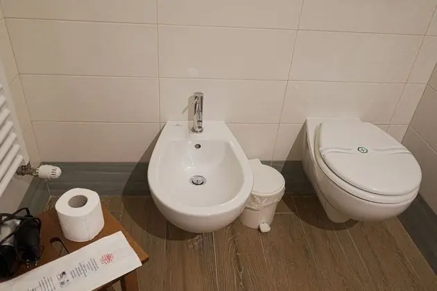 Tek Kişilik Oda, Ek Bina (Camelot)