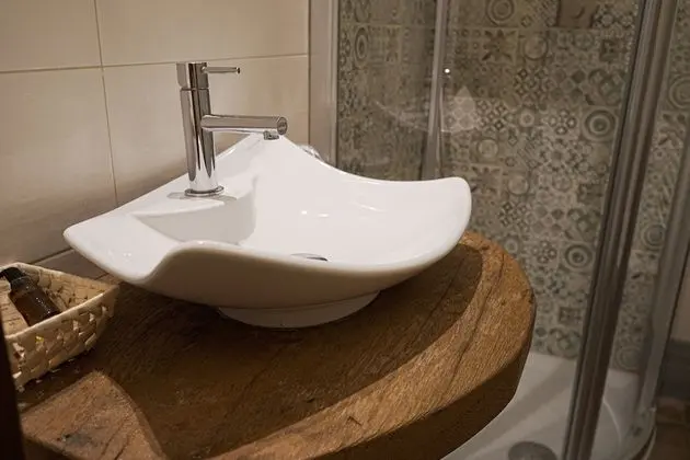 Tek Kişilik Oda, Ek Bina (Camelot)