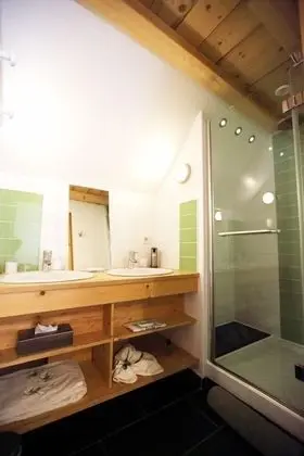 Premium Tek Büyük veya İki Ayrı Yataklı Oda (Jade)