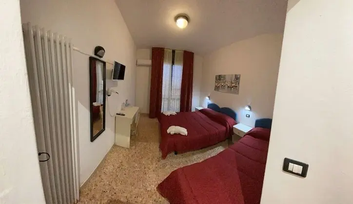 Üç Kişilik Oda