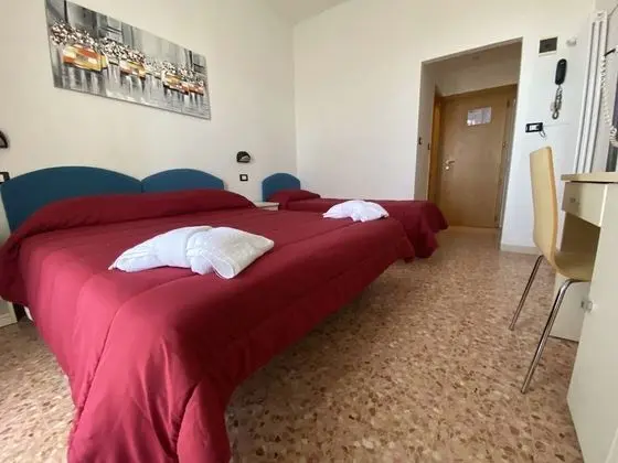 Üç Kişilik Oda