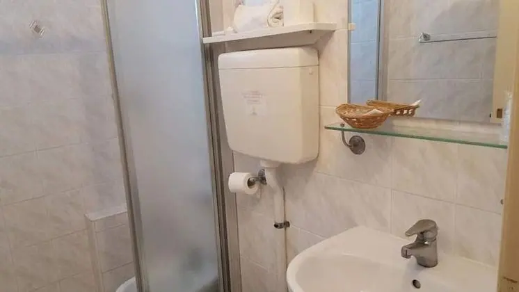 Economy Tek Büyük veya İki Ayrı Yataklı Oda
