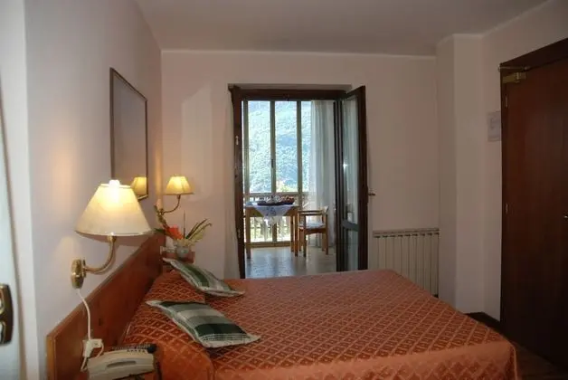 Basic Tek Büyük veya İki Ayrı Yataklı Oda, Balkon, Dağ Manzaralı