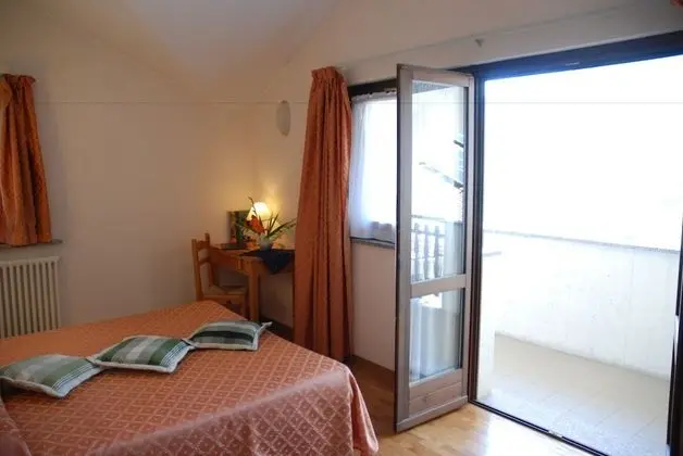 Basic Üç Kişilik Oda, Balkon, Dağ Manzaralı