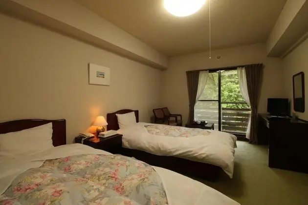 İki Ayrı Yataklı Oda, Sigara İçilmez