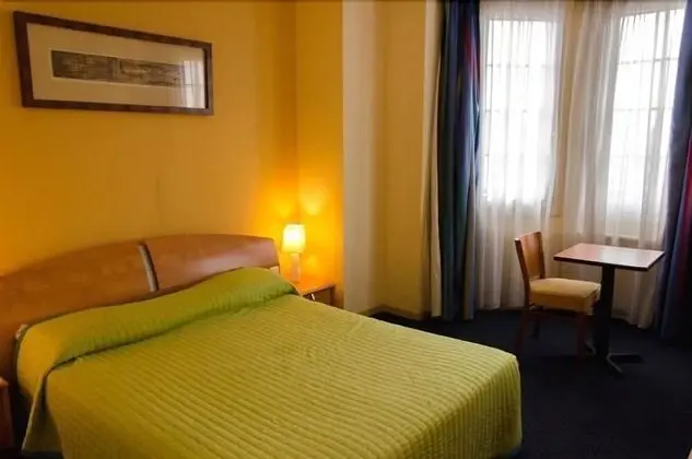 Comfort Tek Büyük veya İki Ayrı Yataklı Oda (Room Service)