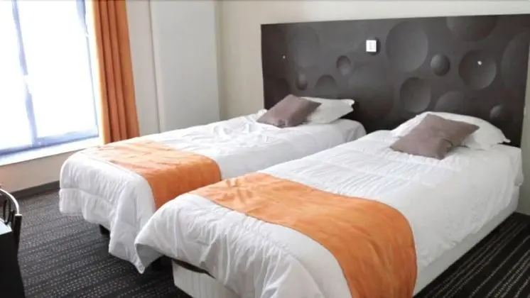 Comfort Tek Büyük veya İki Ayrı Yataklı Oda (Room Service)