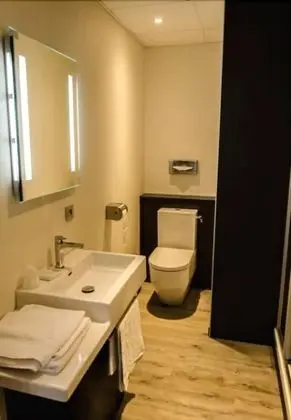 Standard Tek Büyük Yataklı Oda (Room Service)