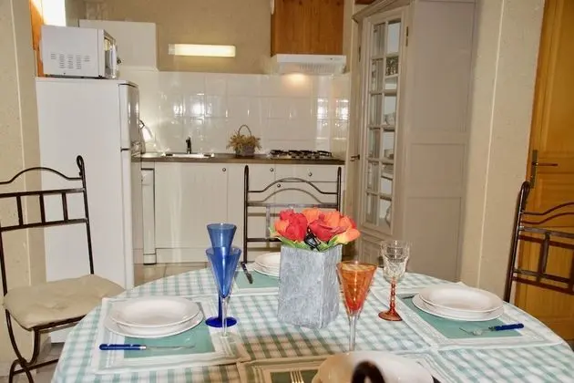 Classic Kır Evi, 2 Yatak Odası, Avlu Manzaralı, Bahçeli (Les Laurieres )