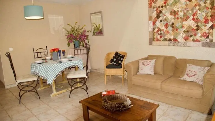 Classic Kır Evi, 2 Yatak Odası, Avlu Manzaralı, Bahçeli (Les Laurieres )