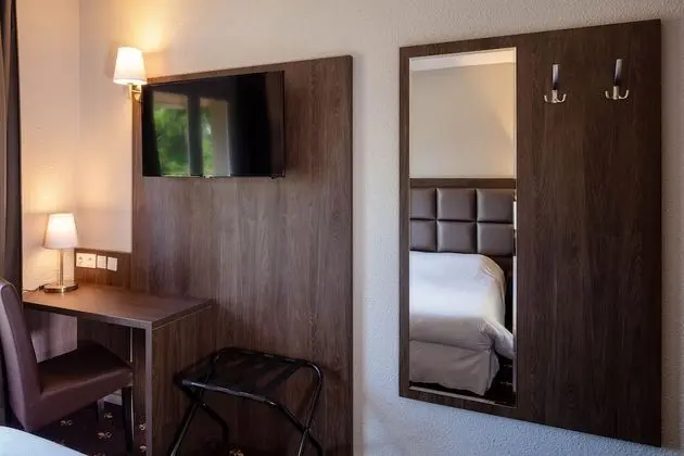 Tek Büyük Yataklı Oda, Teras, Havuz Manzaralı