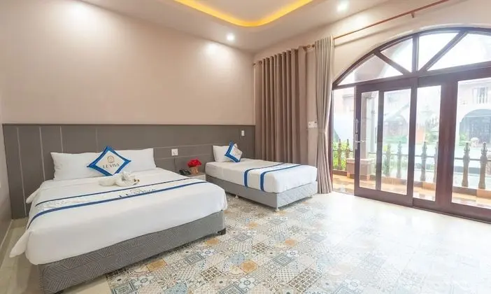 Premium Üç Kişilik Oda, Havuz Manzaralı