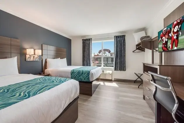 Luxury Süit, Birden Çok Yatak, Balkon (Smoke Free)