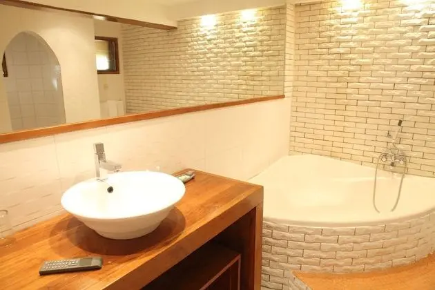 Luxury Oda