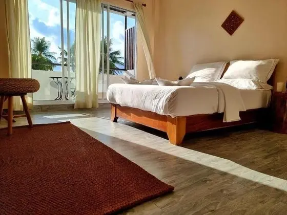 Deluxe Tek Büyük Yataklı Oda, Balkon, Deniz Manzaralı
