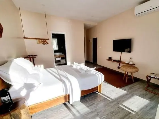 Deluxe Tek Büyük Yataklı Oda, Balkon, Deniz Manzaralı