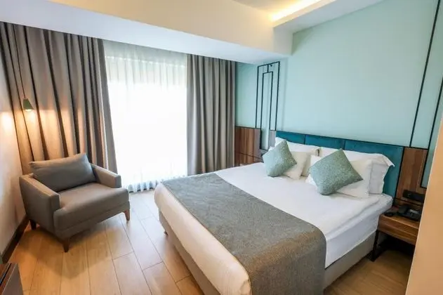 Standart Oda, Havuz Manzaralı, Fransız Balkonlu
