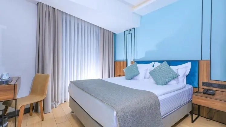 Standart Oda, Şehir veya Dağ Manzaralı, Fransız Balkonlu