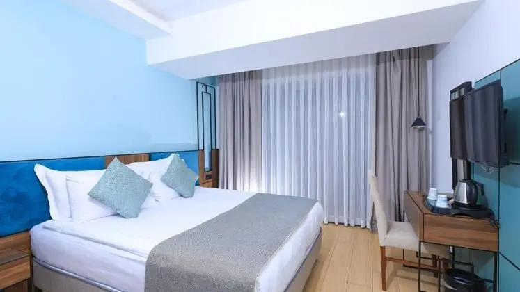 Standart Oda, Şehir veya Dağ Manzaralı, Fransız Balkonlu