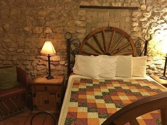 Oda, 1 Büyük (Queen) Boy Yatak