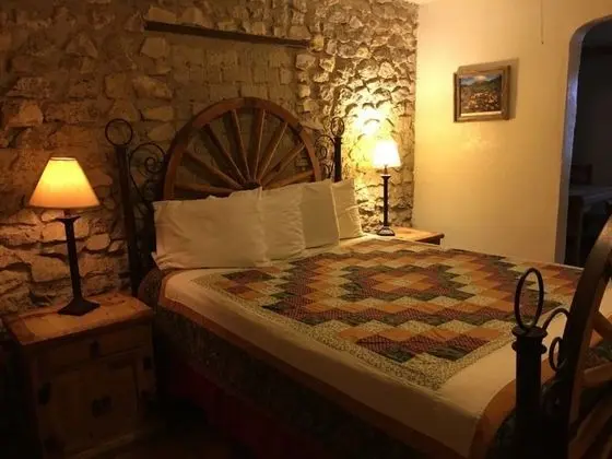 Oda, 1 Büyük (Queen) Boy Yatak