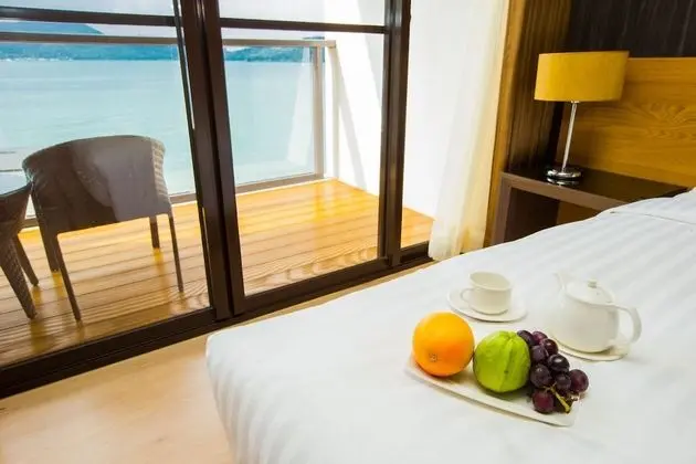 Deluxe Dört Kişilik Oda, Göl Manzaralı