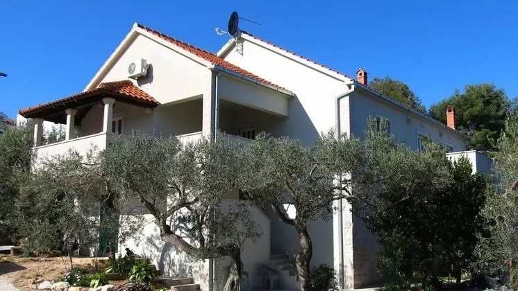 Apart Daire (Leana - great location and close to b)