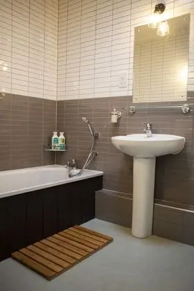 Premier Tek Büyük Yataklı Oda, Banyolu/Duşlu, Nehir Manzaralı (Room 1)